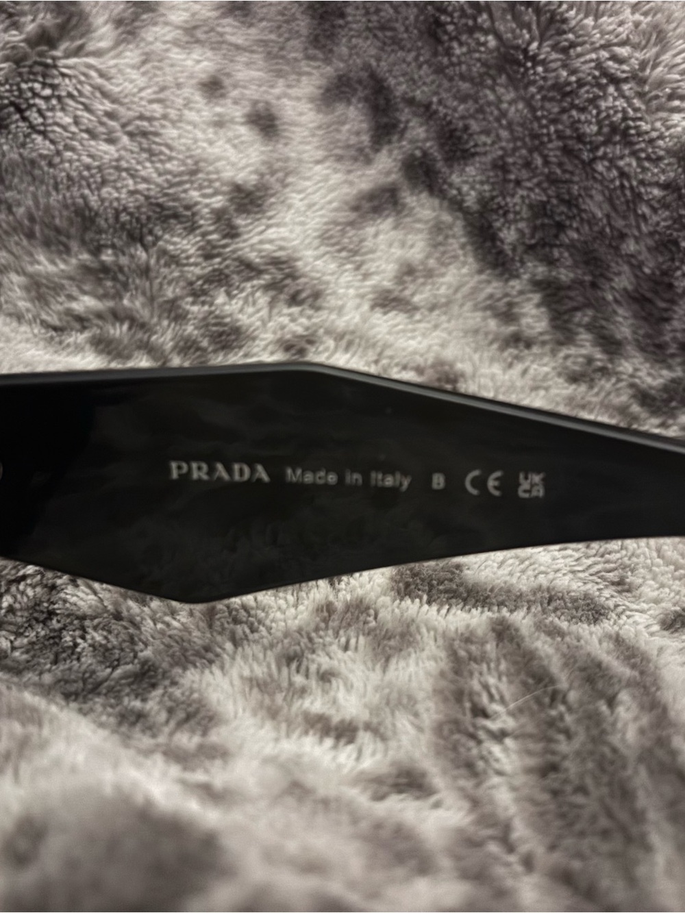 Prada Glossy Black Sunglasses Arm with Logo - Picture 4 of 4